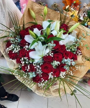 Kırmızı Gül& Kazablanka  Lilyum Buketi zc150